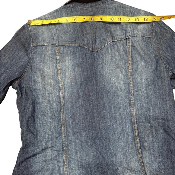 Guess 1981 Women's Medium denim shirt Western Faded Long Sleeve Snap Down button - Picture 8 of 8